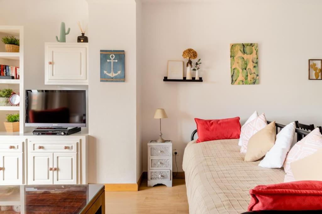 Casa de Las Flores - Apartamento con jardín privado frente a la Playa de Comillas Exterior foto