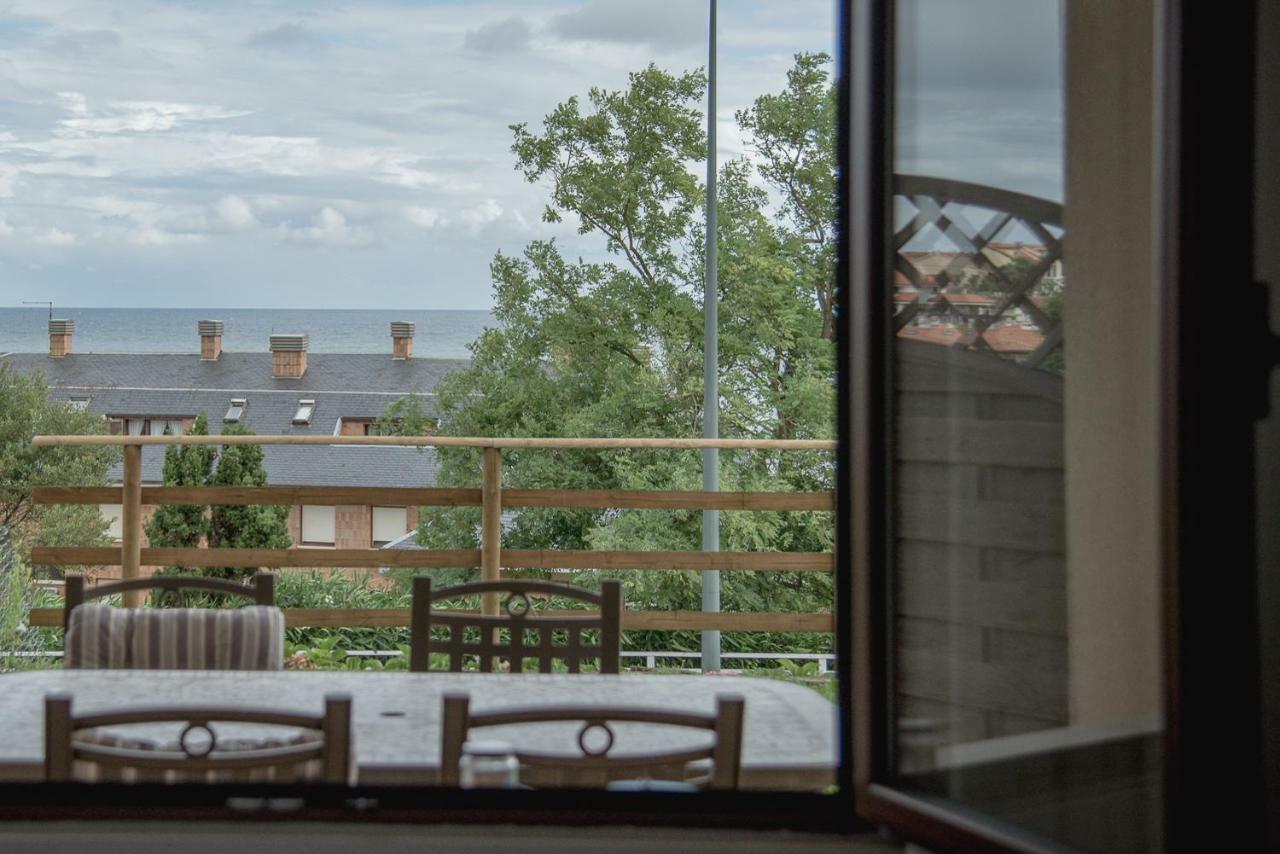 Casa de Las Flores - Apartamento con jardín privado frente a la Playa de Comillas Exterior foto